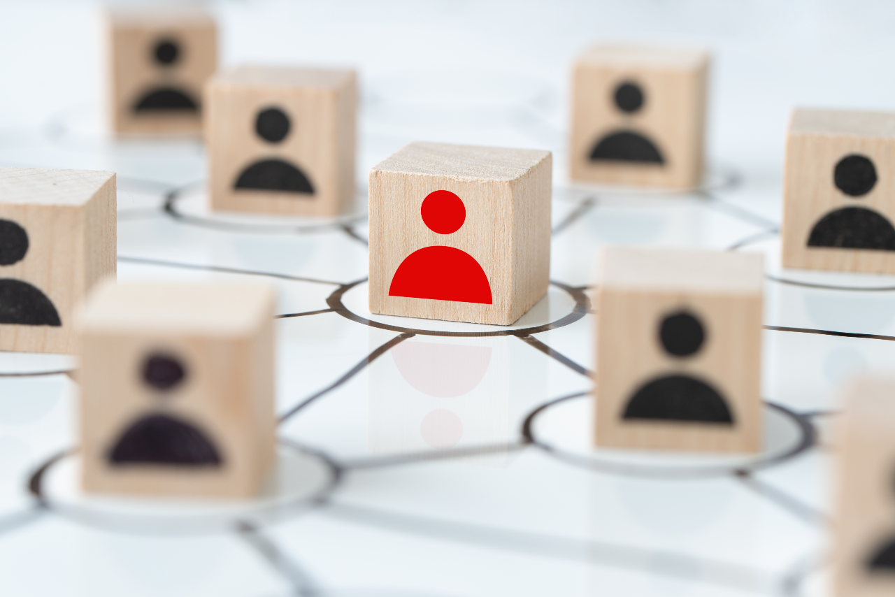 Procura emprego? LinkedIn: a rede onde tem de estar